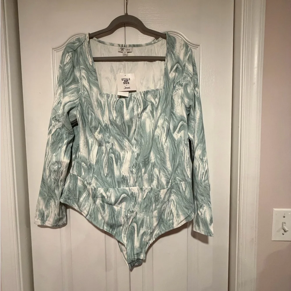 NWT Jenni Green and White Bodysuit - Picture 1 of 2